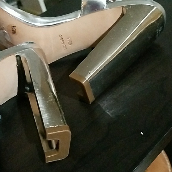 BCBGMaxAzria Satin & Patent Metallic Ankle Strap  Chunky Heel Sandals NWOT - Picture 6 of 8